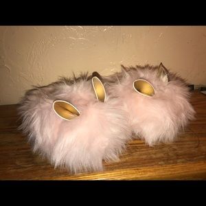 Super cute!! girls light pink bunny slippers